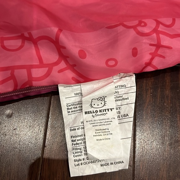 Hello Kitty Around Town Girls Sleeping Bag EUC - Picture 4 of 4